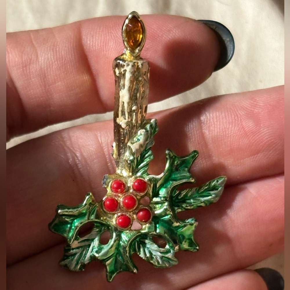 Vintage Christmas Holiday candle with holly berries brooch.